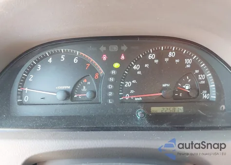 2002 Toyota Camry Le z USA, uszkodzony, nr VIN 4T1BE32K52U082454